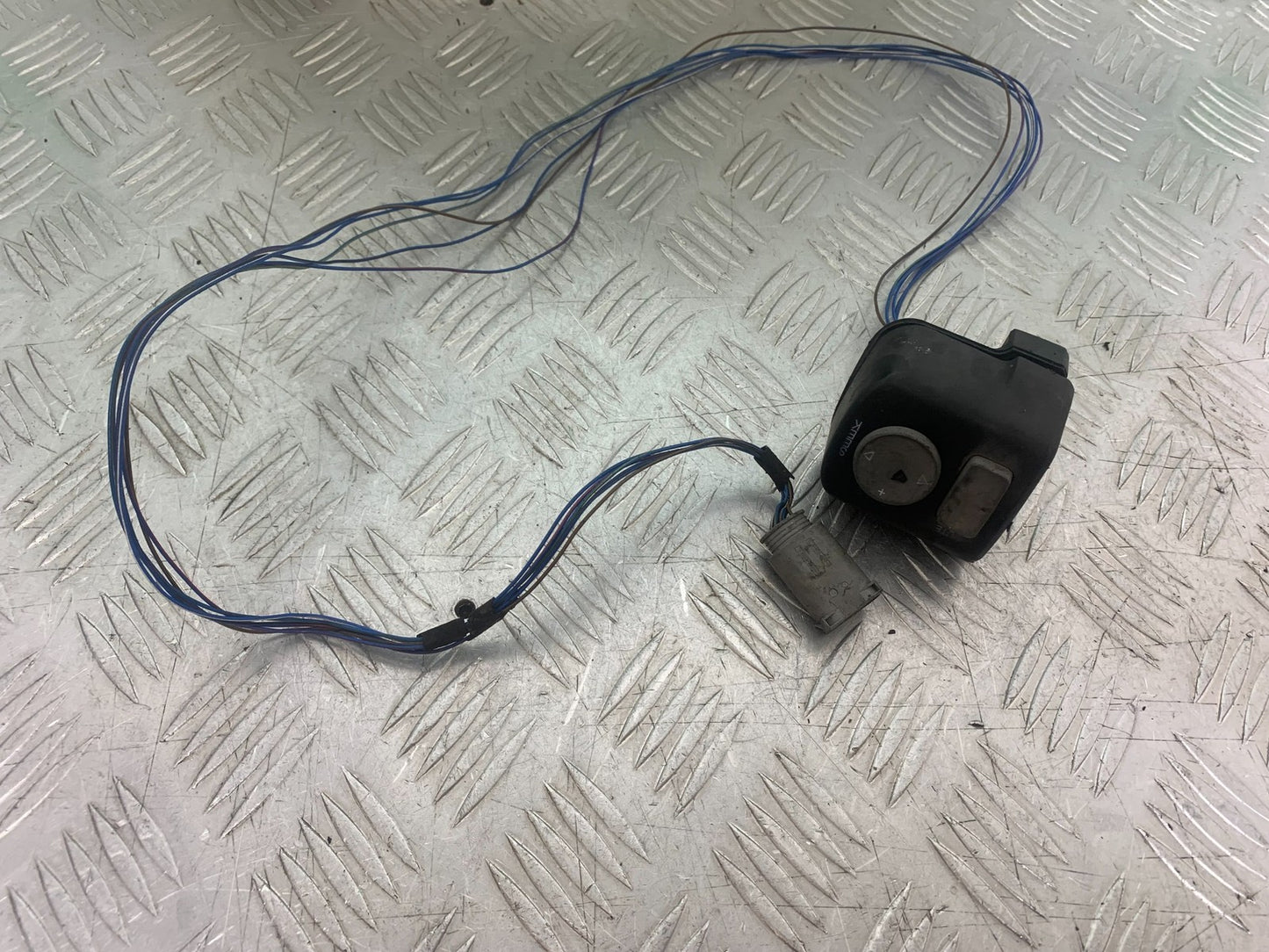 BMW K1200 K 1200 LT RADIO CONTROL SWITCH   YEAR 1999-07 (CMB1271)