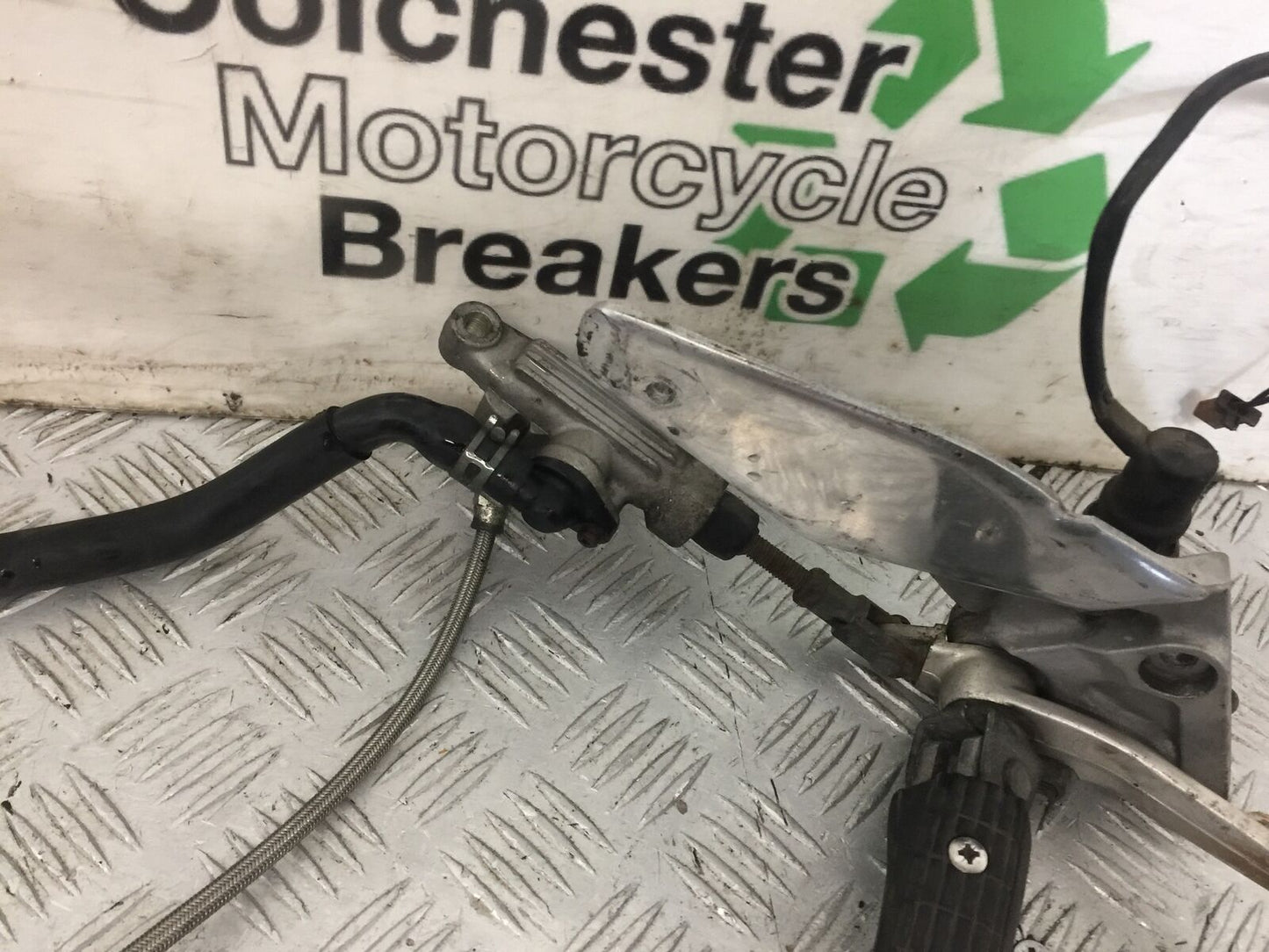 YAMAHA FZR1000 EXUP RU FRONT RIGHT HANGER  YEAR 1991-1994 (STOCK 820)