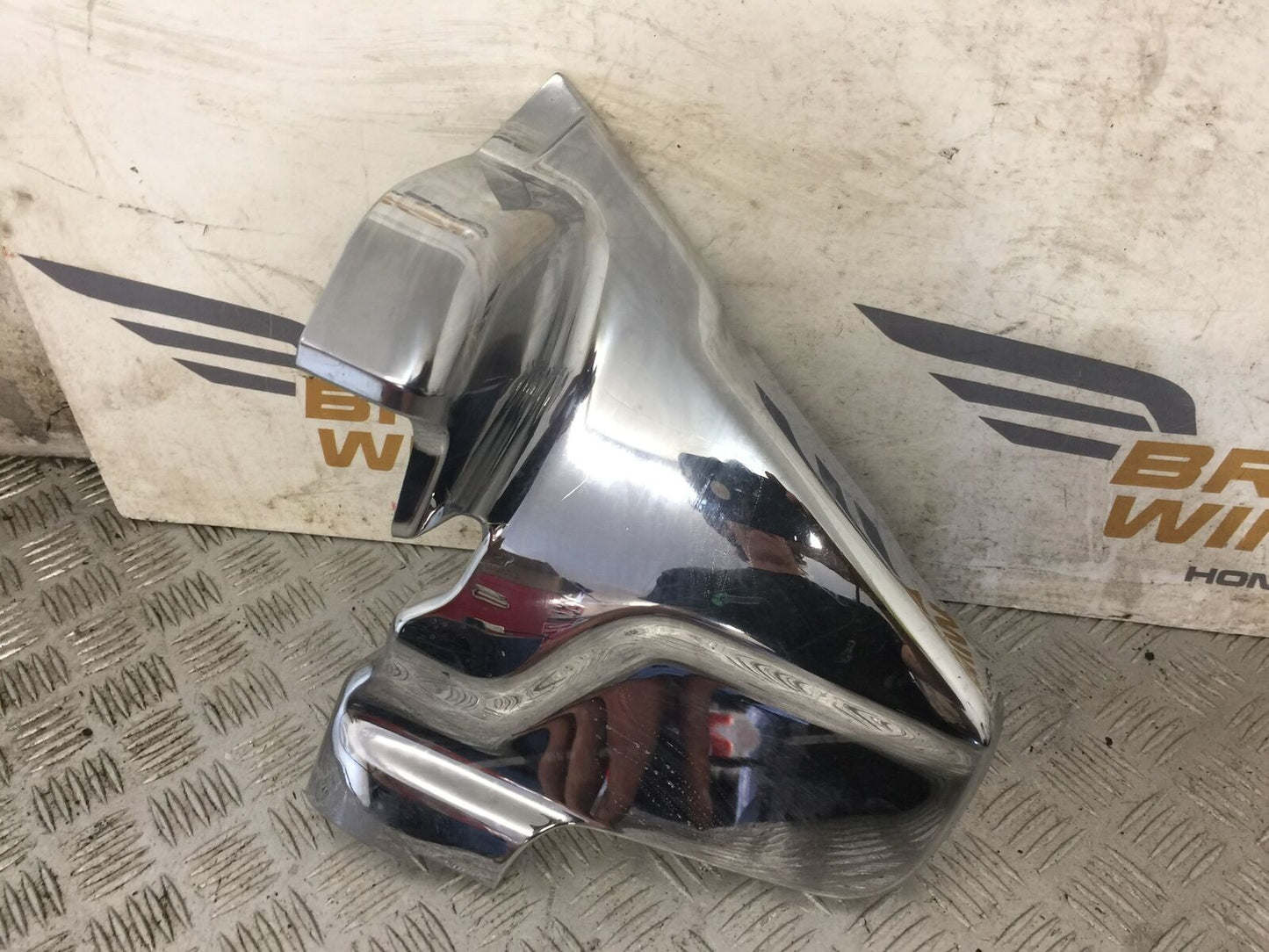 HONDA GL1800 GL 1800 LEFT CHROME ENGINE COVER YEAR 2004-10 ABS (STOCK 890)