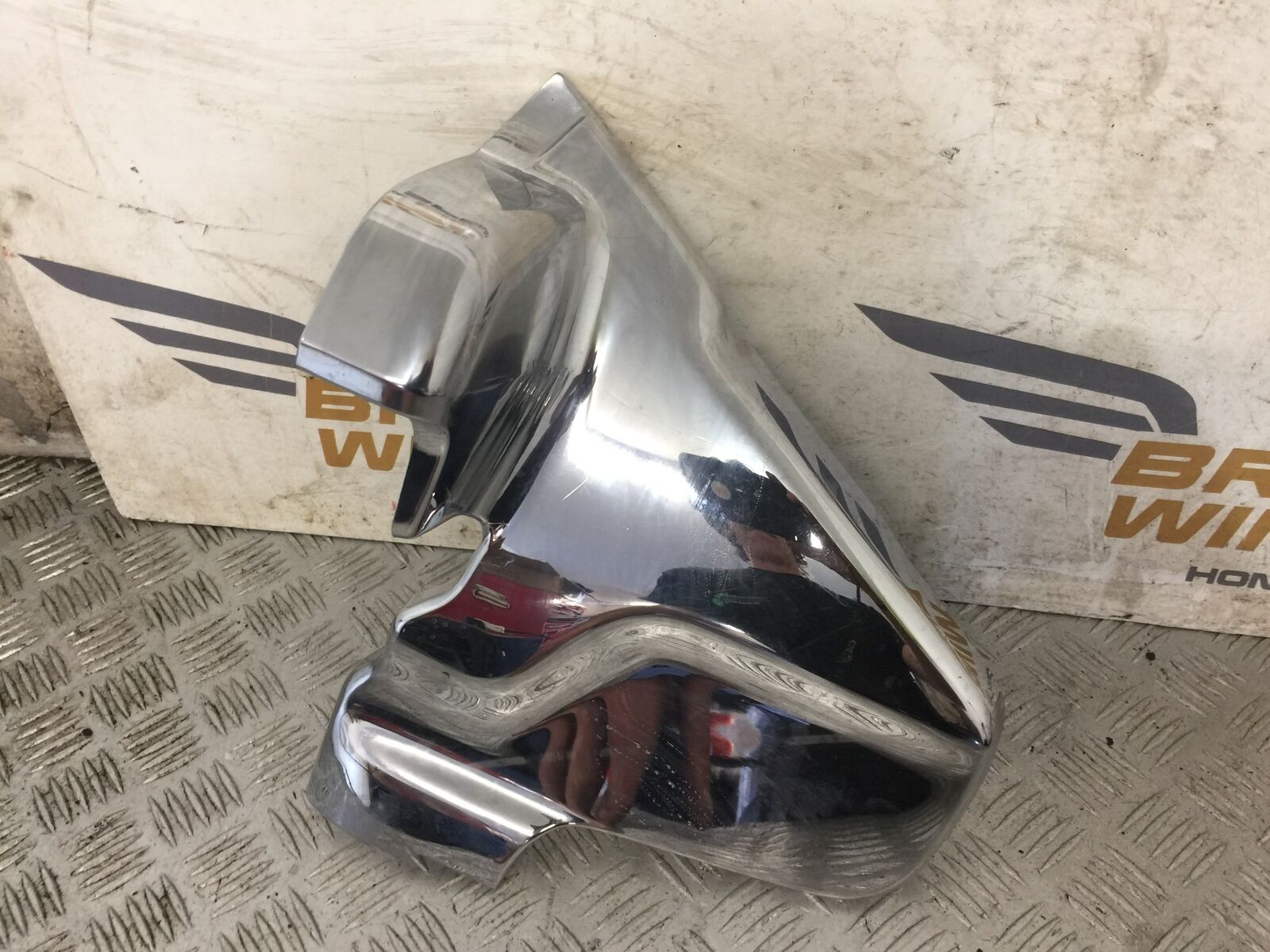 HONDA GL1800 GL 1800 LEFT CHROME ENGINE COVER YEAR 2004-10 ABS (STOCK 890)