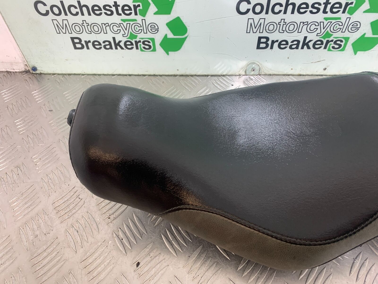 HARLEY DAVIDSON XL883 N IROD SEAT   YEAR 2020  (CMB1116)