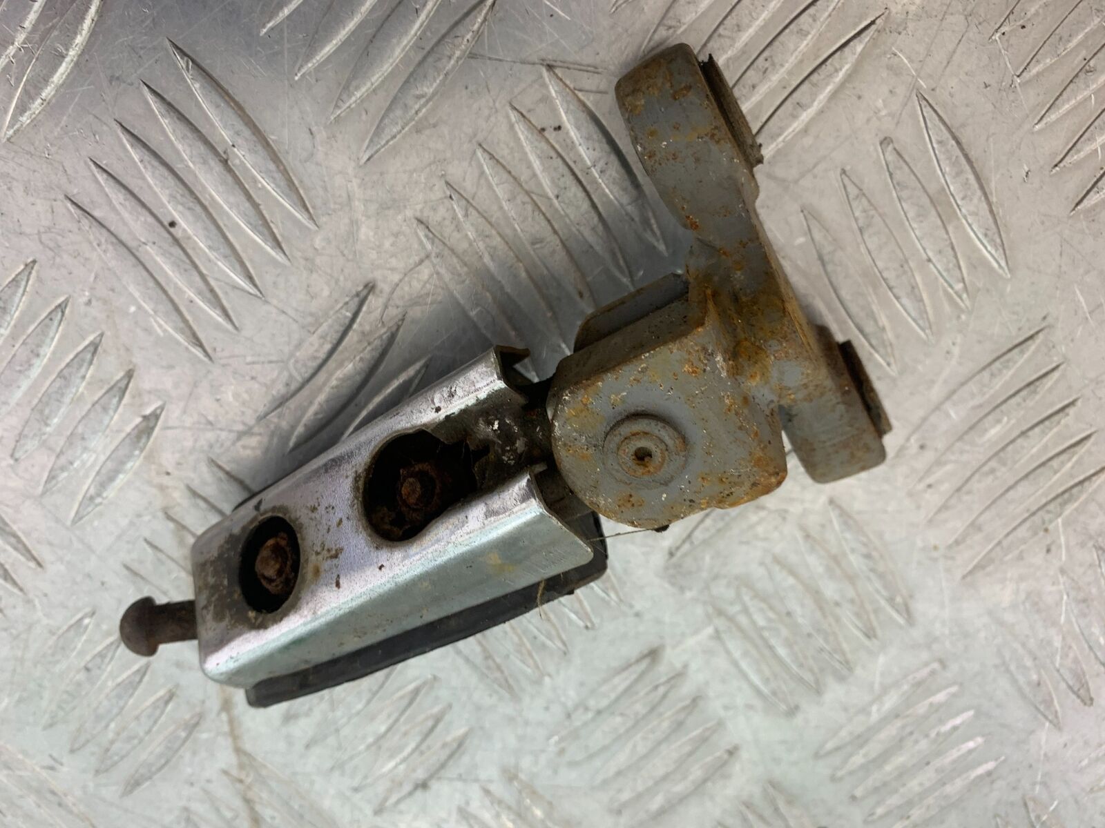 YAMAHA FJ1100 FJ 1100 FRONT RIGHT PEG YEAR 1984-85 (CMB1101)