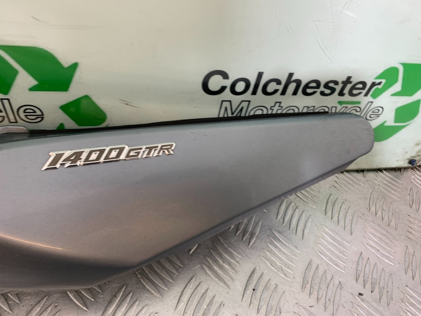 KAWASAKI GTR1400 GTR 1400 RIGHT SEAT PANEL  YEAR 2007-2009 (CMB1306)