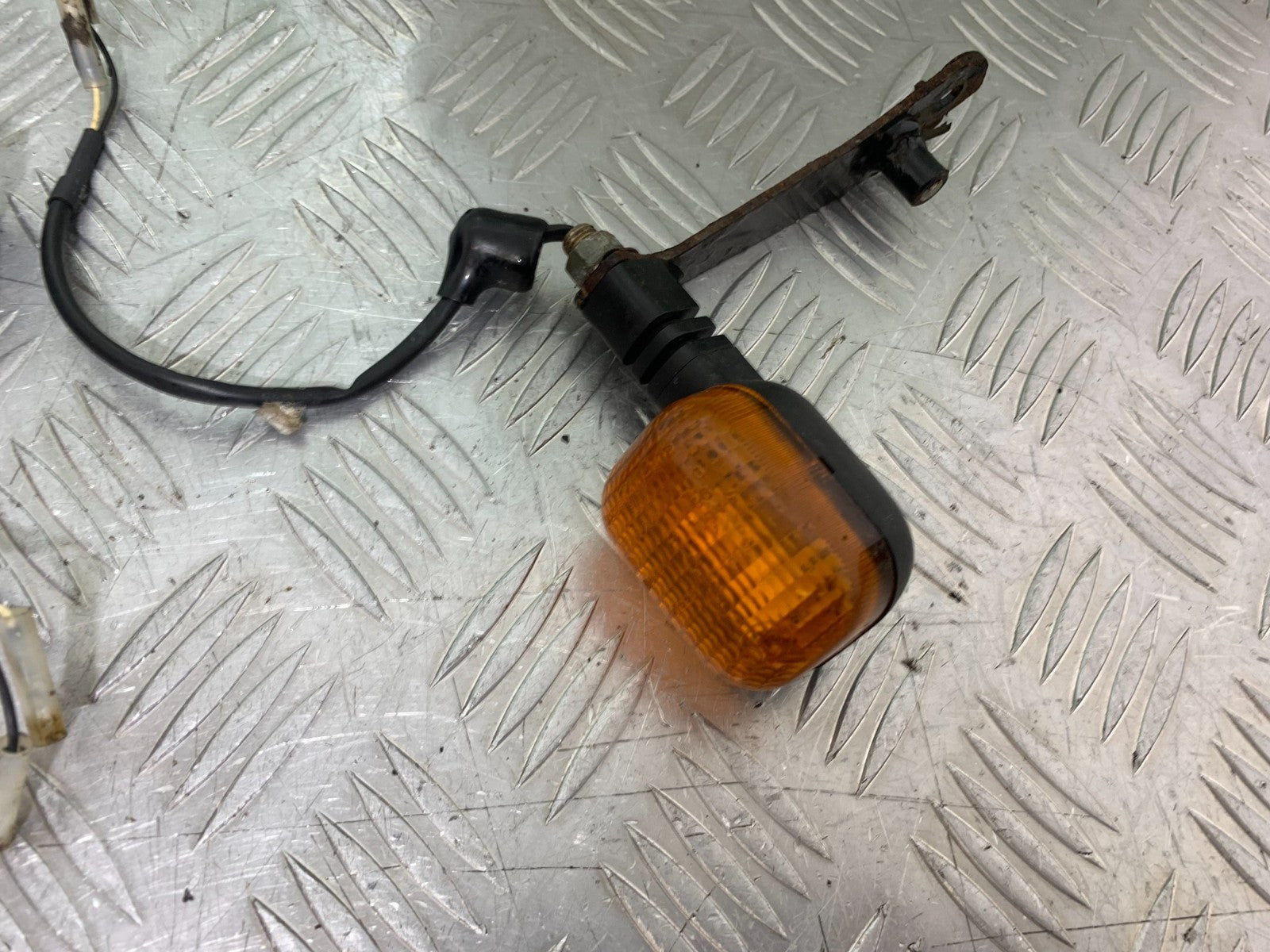 TRIUMPH 955i SPRINT ST REAR INDICATOR   YEAR 1999-04 (CMB1230)