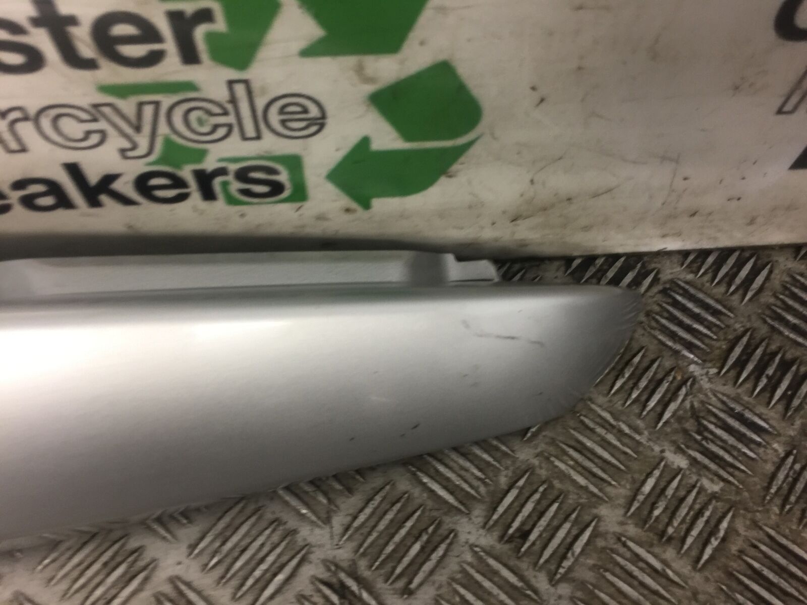 KAWASAKI ER6 F LEFT SEAT PANEL YEAR 2006-2008 (STOCK 447)