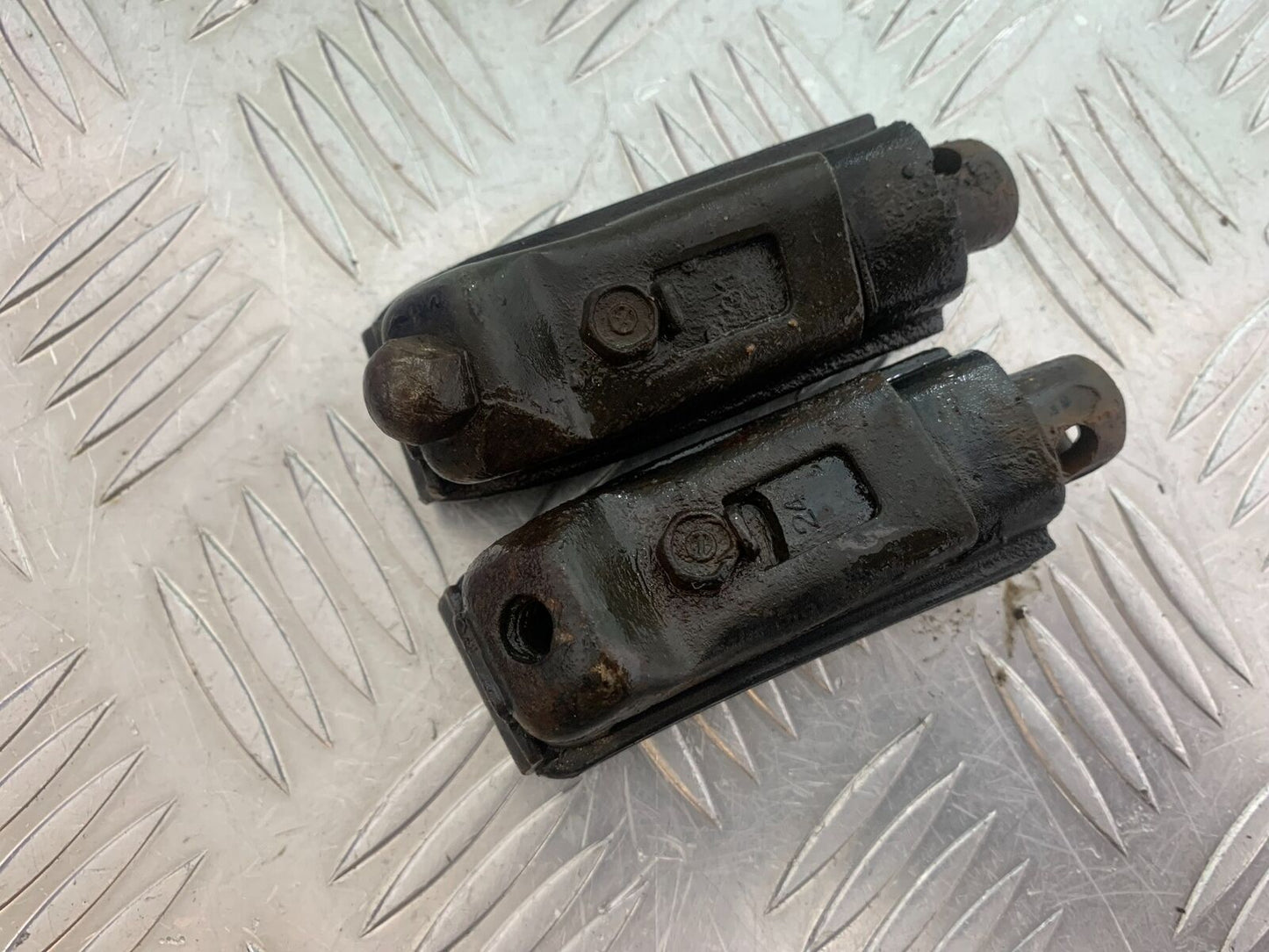 HONDA CBR125 CBR 125 FRONT FOOTPEGS YEAR 2004-06  (CMB1040)
