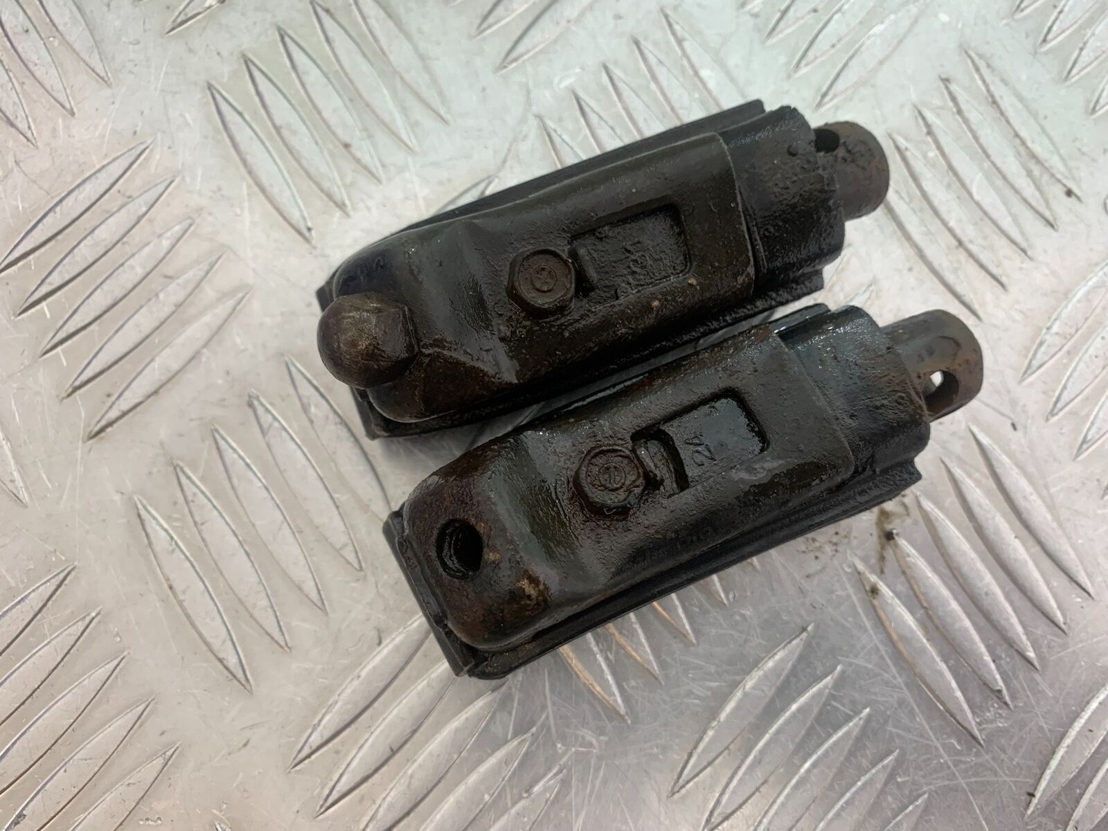 HONDA CBR125 CBR 125 FRONT FOOTPEGS YEAR 2004-06  (CMB1040)