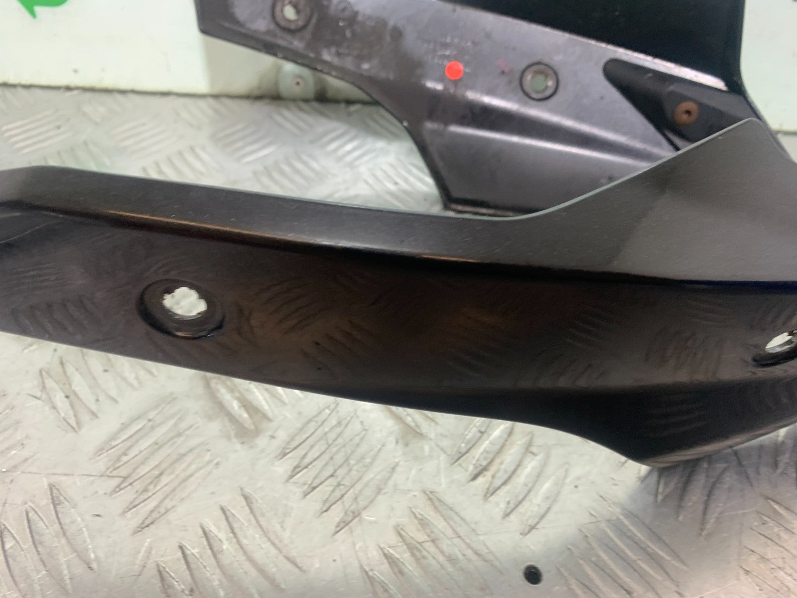 TRIUMPH 675 STREET TRIPLE BELLYPAN   2013-2016 (CMB1186)