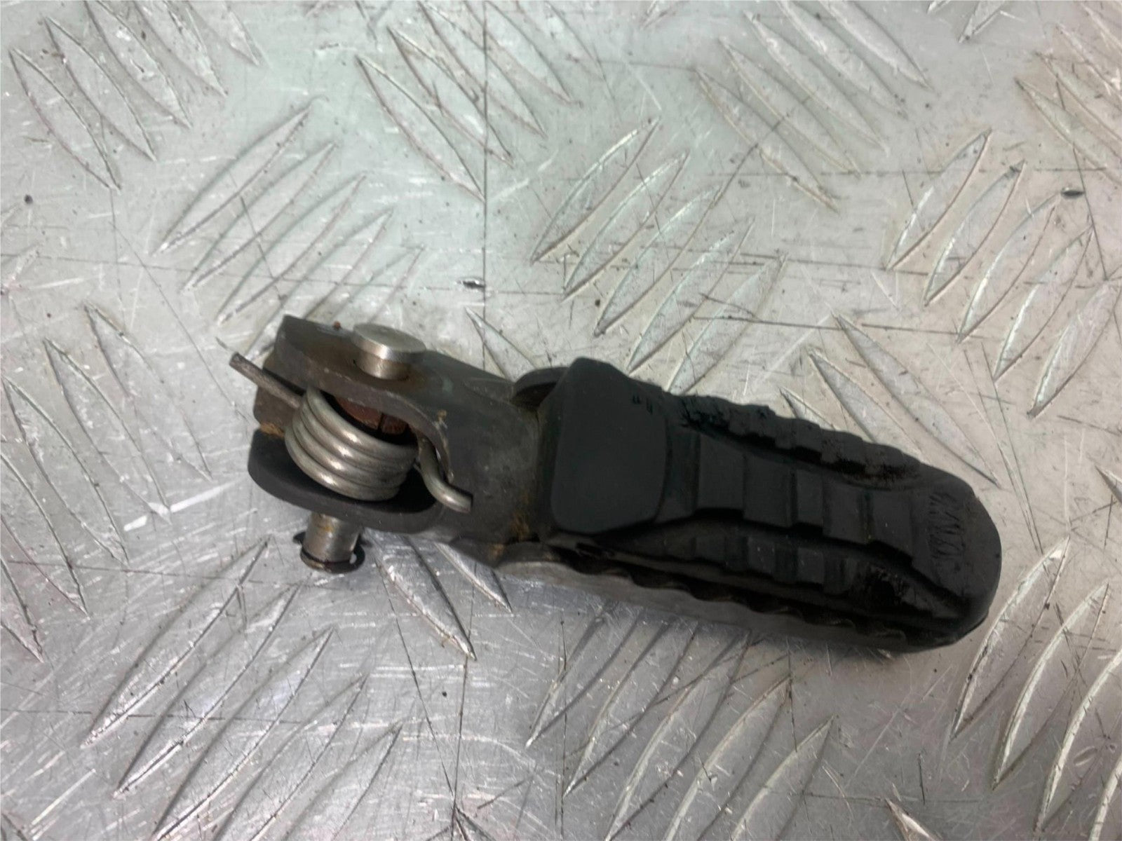 BMW R1200 R 1200 GS FRONT RIGHT FOOTPEG   YEAR 2013-2016 (CMB1257)