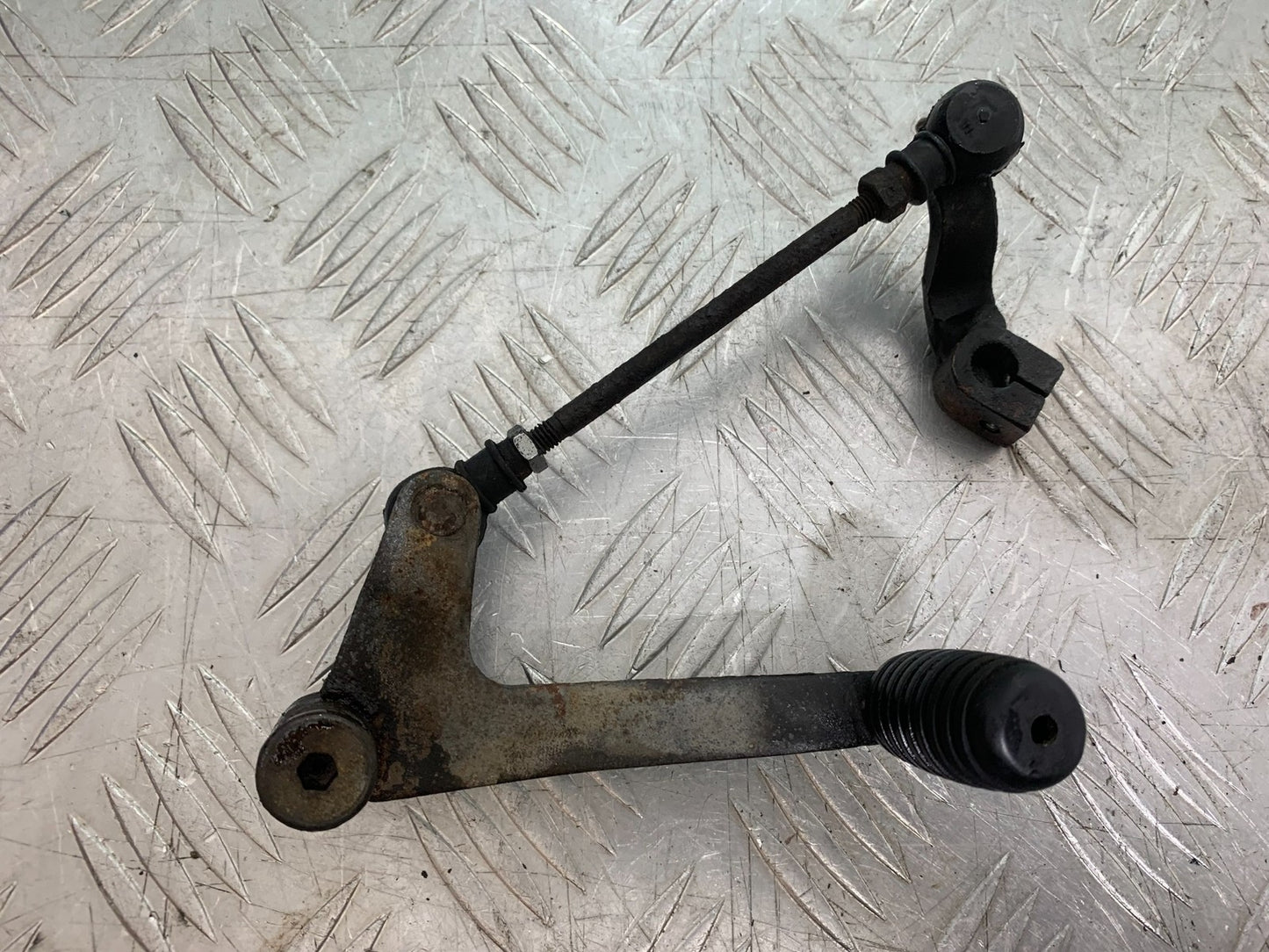 HONDA NT650 V DEAUVILLE GEAR LEVER YEAR 1999 (CMB1268)