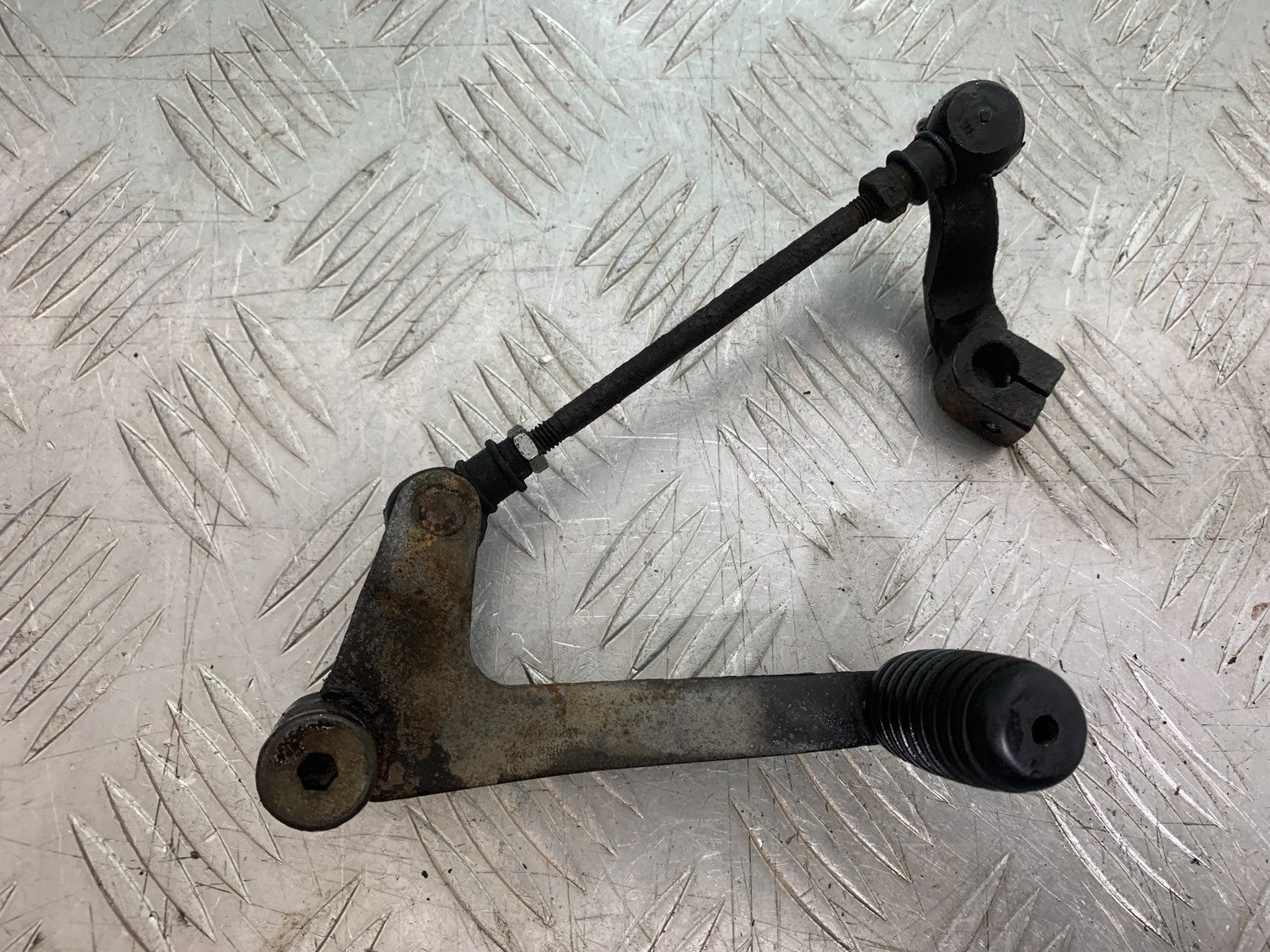 HONDA NT650 V DEAUVILLE GEAR LEVER YEAR 1999 (CMB1268)