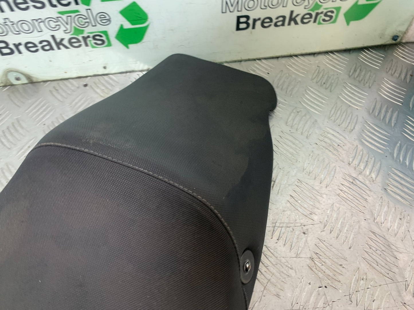 TRIUMPH 1050 SPRINT ST SEAT  2004-2007 (CMB1197)