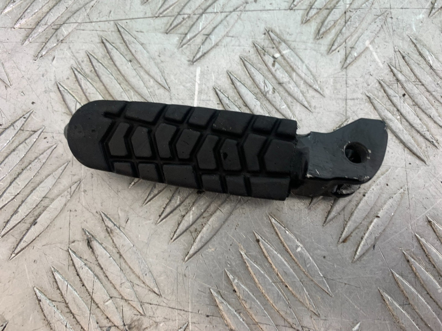 KTM RC125 RC 125 RC FRONT RIGHT FOOTPEG 2014 2017 (CMB1199)