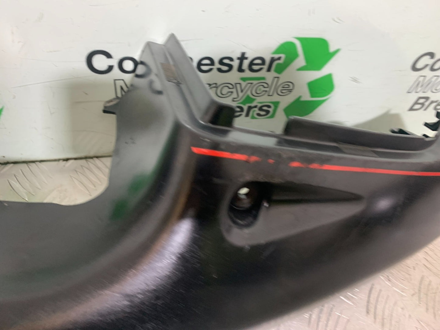 SUZUKI GSXR600 GSXR 600 SRAD LEFT SEAT PANEL   YEAR 1997-2000 (CMB1276)
