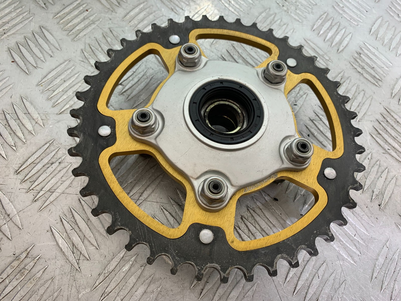APRILIA TUONO 1000 V4R REAR SPROCKET CARRIER  YEAR 2011-13  (CMB1316)