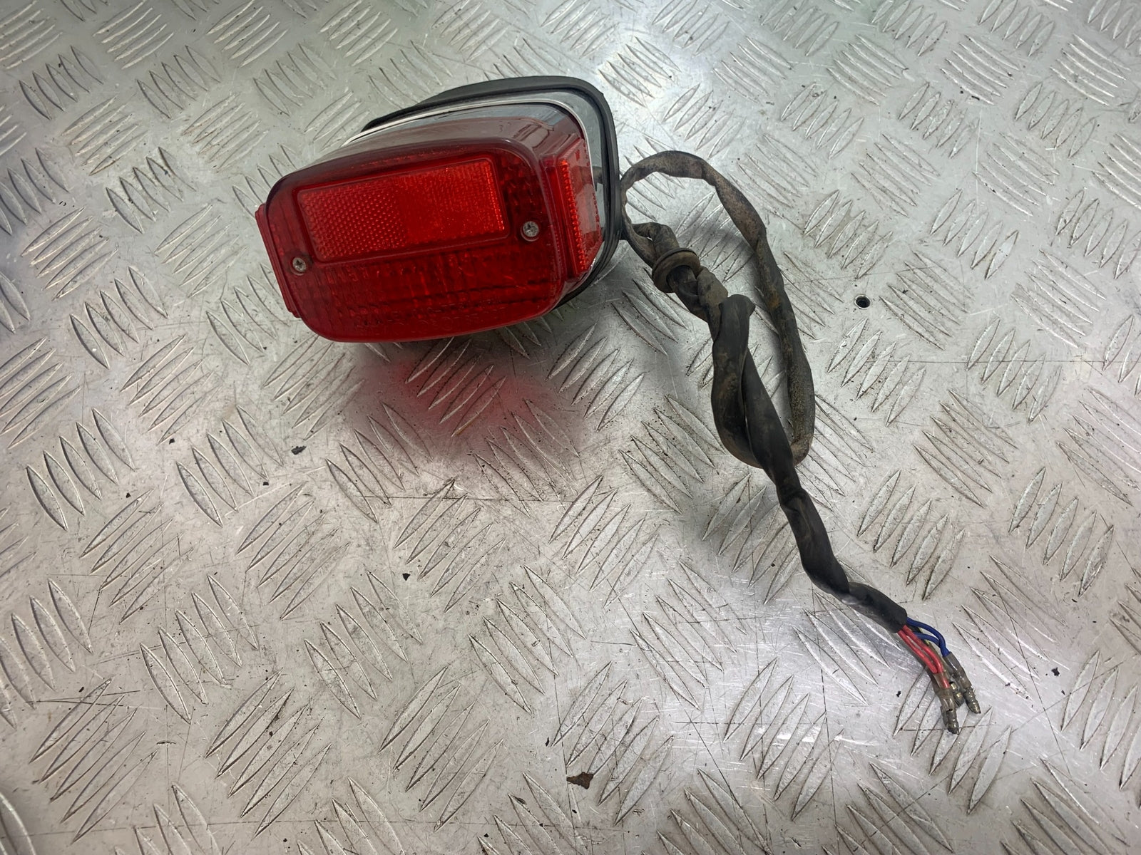 KAWASAKI VN1500 CLASSIC REAR LIGHT   YEAR 1999 -2006 (CMB1166)