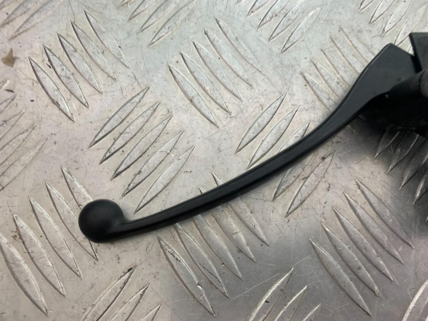 MUTT GT-SS 125 CLUTCH LEVER AND BRACKET YEAR 2020- 2024 CMB1085)