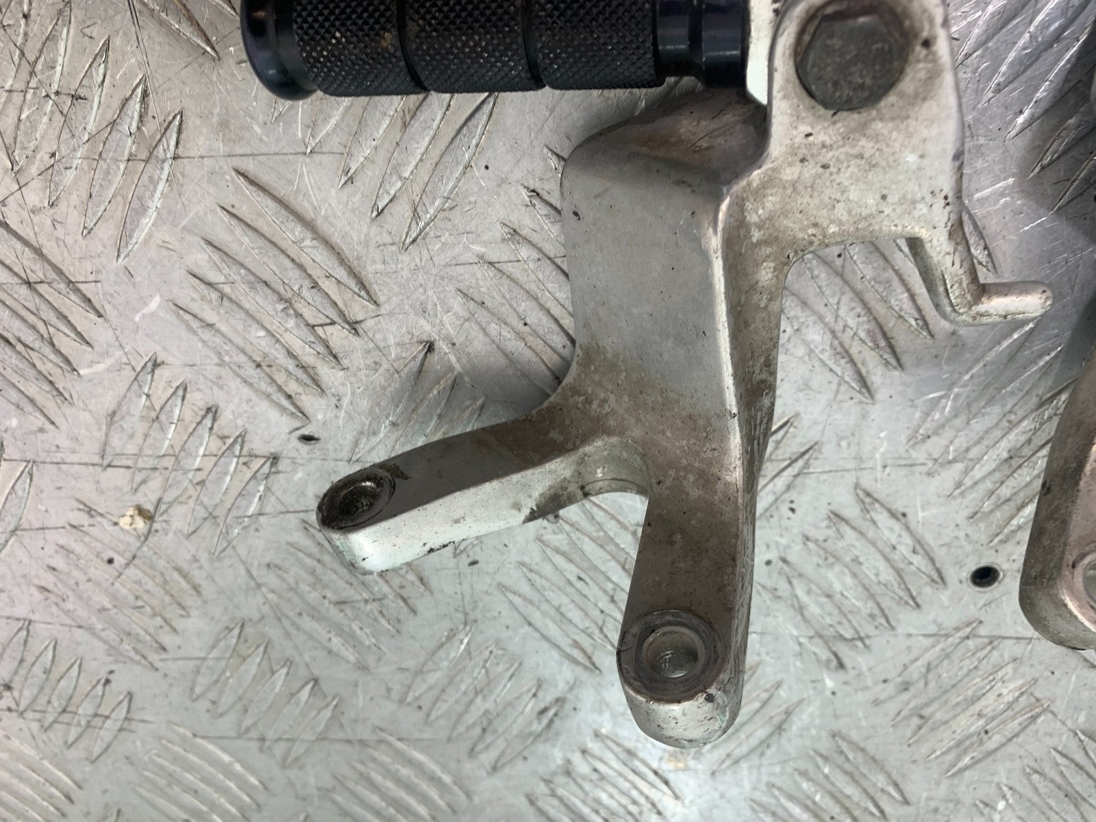 YAMAHA YZF1000 THUNDERACE REAR HANGERS AND PEGS   YEAR 1997-2000 (CMB1204)