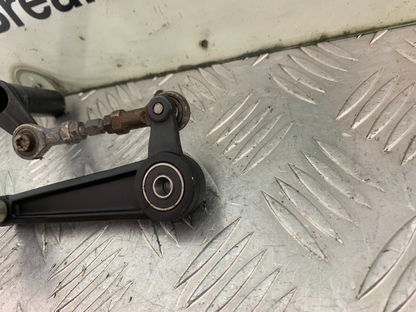 KTM 690 DUKE R LC4 GEAR LEVER AND LINKAGE YEAR 2012-2015  (CMB1180)