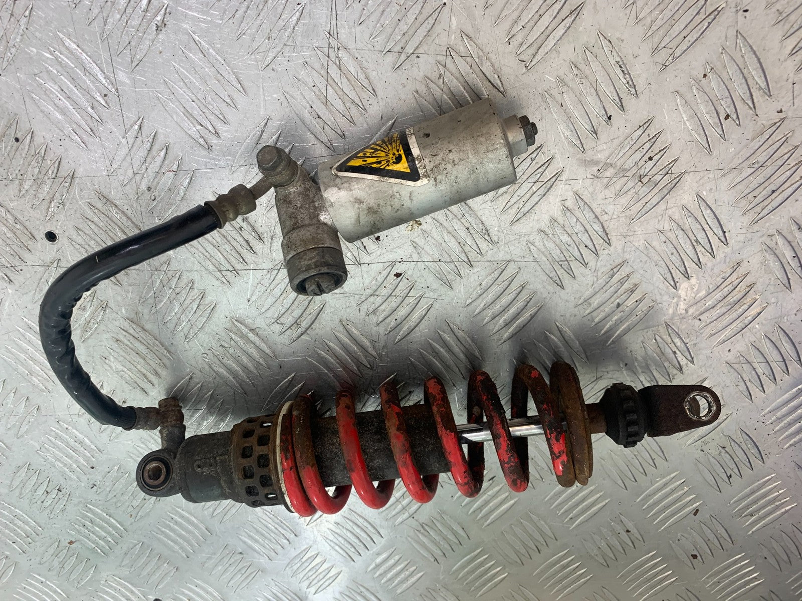 YAMAHA YZF1000 THUNDERACE REAR SHOCK   YEAR 1997-2000 (CMB1204)