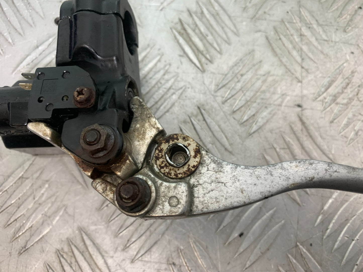 SUZUKI GSF600 GSF 600 BANDIT FRONT MASTER CYLINDER  2000-2004 (CMB1269)