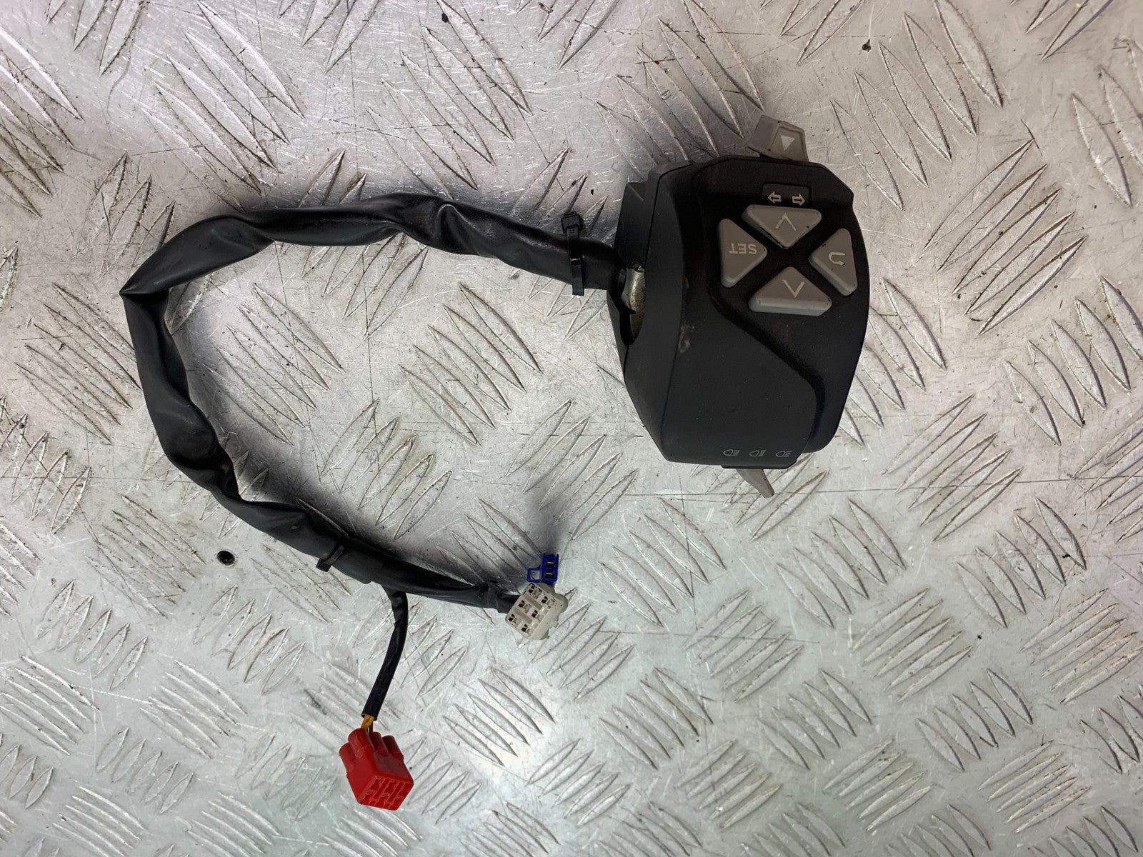 KTM 125 DUKE LEFT SWITCH GEAR YEAR 2018-2023 (CMB1185)