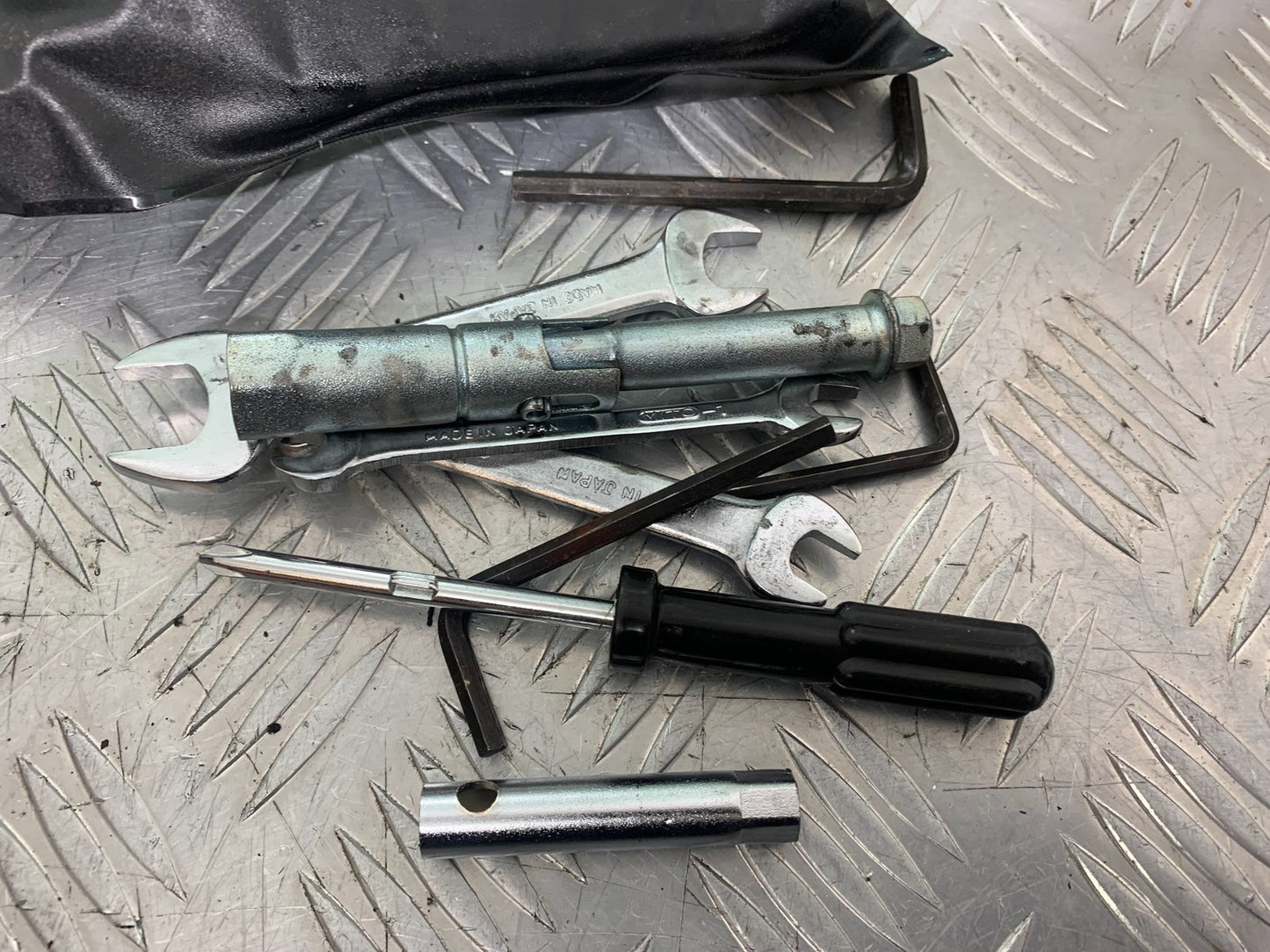 KAWASAKI GTR1400 GTR 1400 TOOL KIT  YEAR 2007-2009 (CMB1306)