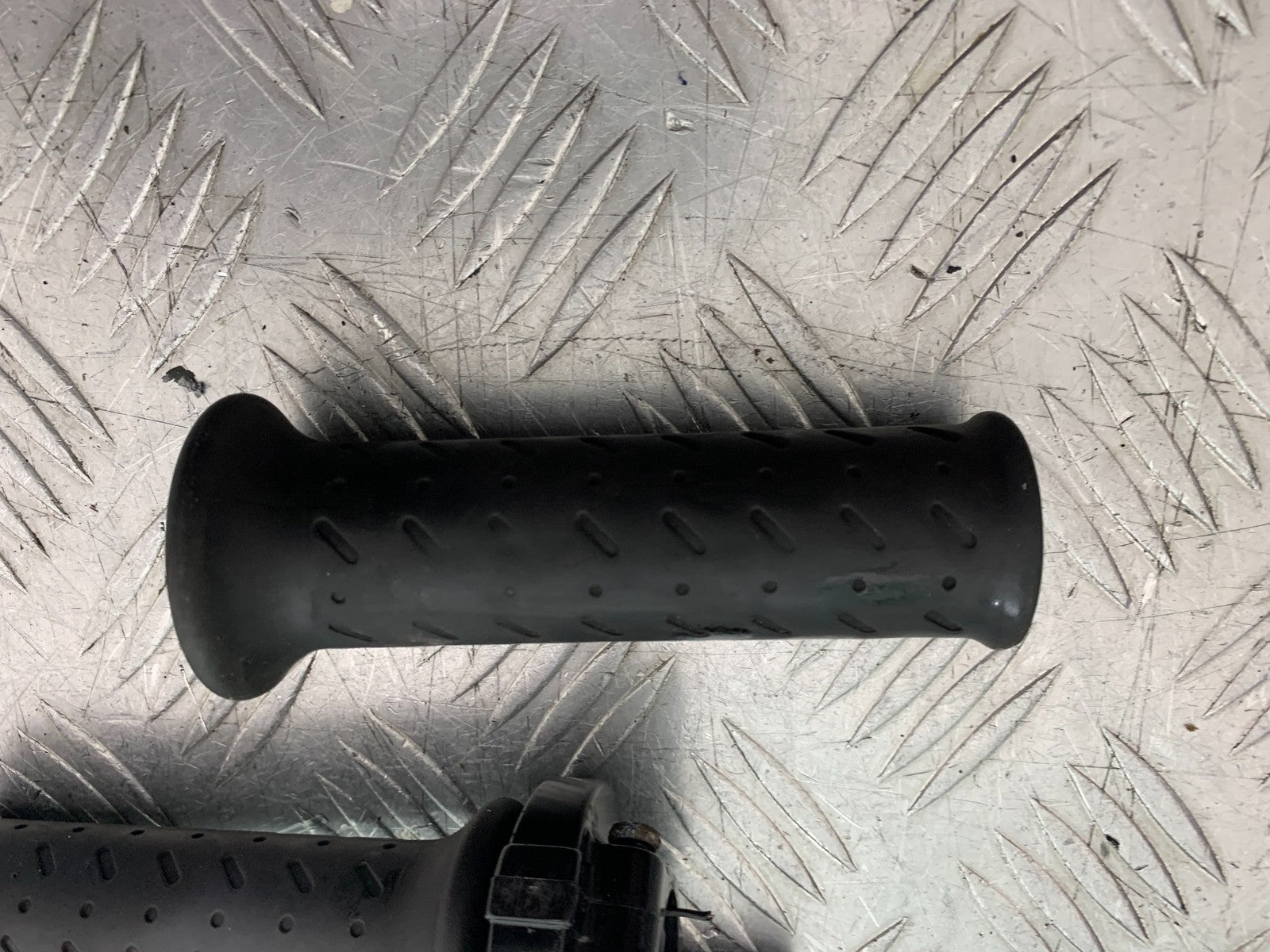 TRIUMPH 675 STREET TRIPLE RX THROTTLE AND GRIP   2015- 2017 (CMB1299)