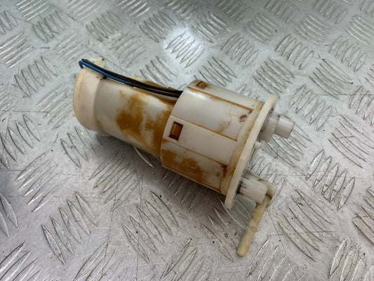 TRIUMPH SPEED TRIPLE R 1050 PETROL PUMP 2009 (CMB1183)