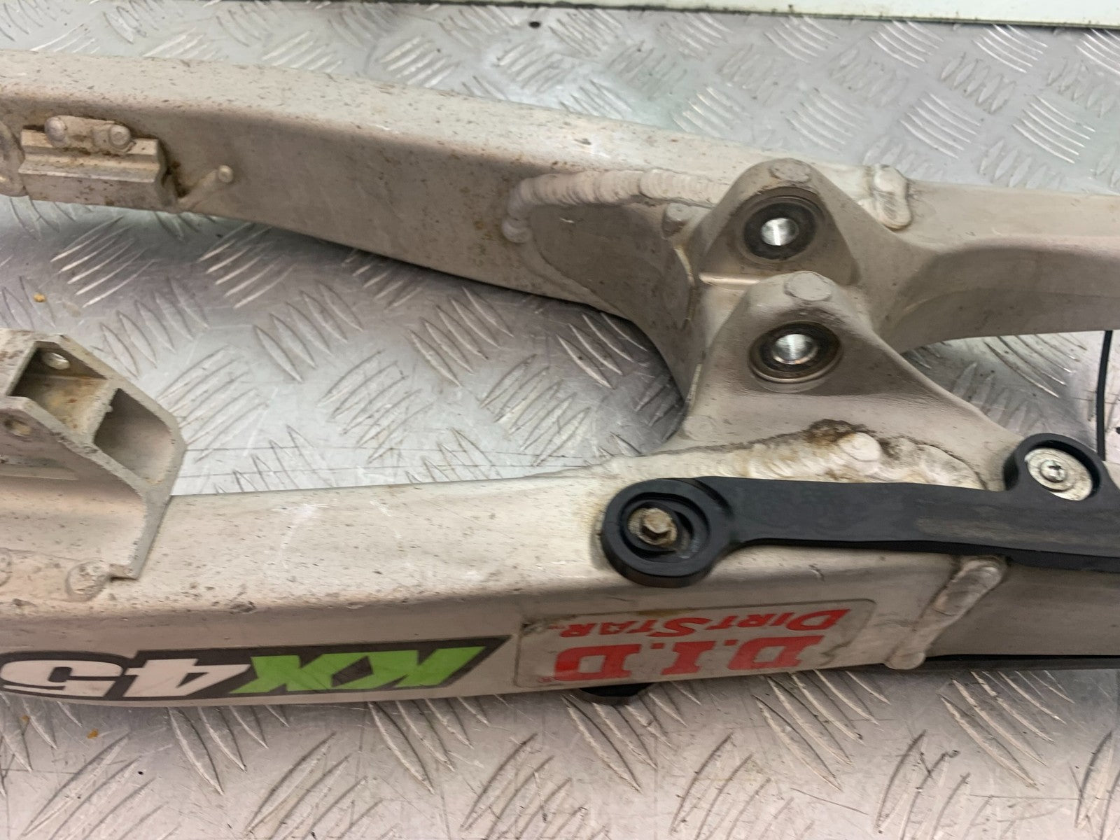 KAWASAKI KXF450 KXF 450 SWINGARM   YEAR 2013 CMB1217)