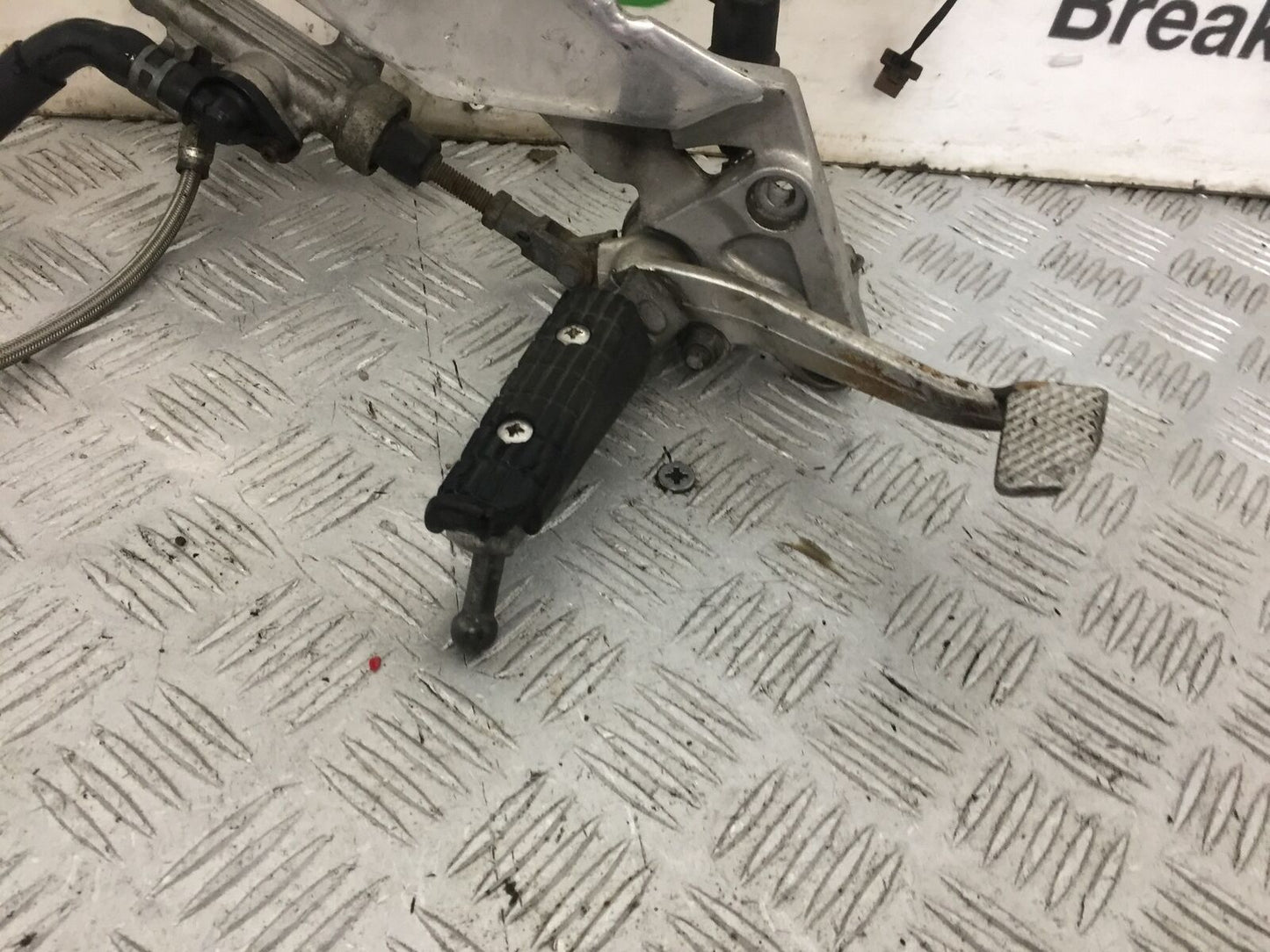 YAMAHA FZR1000 EXUP RU FRONT RIGHT HANGER  YEAR 1991-1994 (STOCK 820)