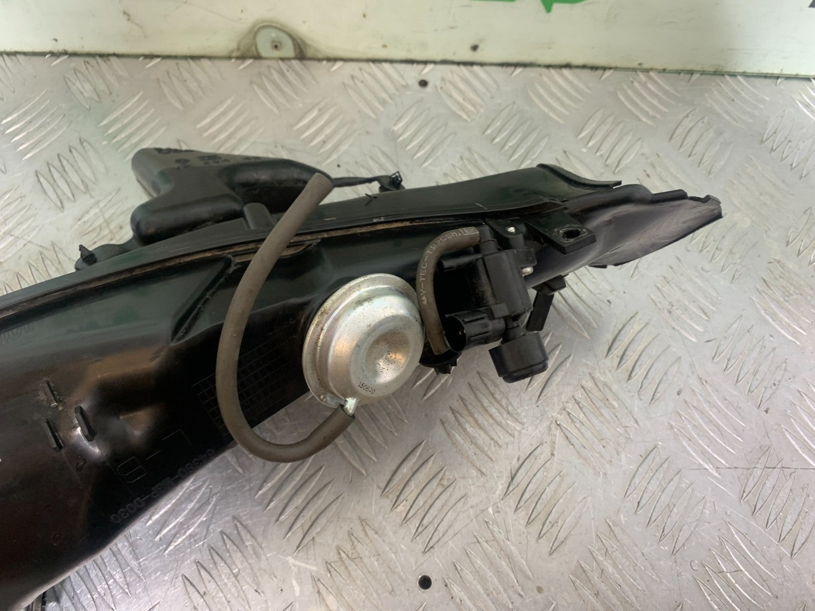 HONDA CBR1000 rr FIREBLADE LEFT AIR TUBE  YEAR 2012-2016 (CMB1198)