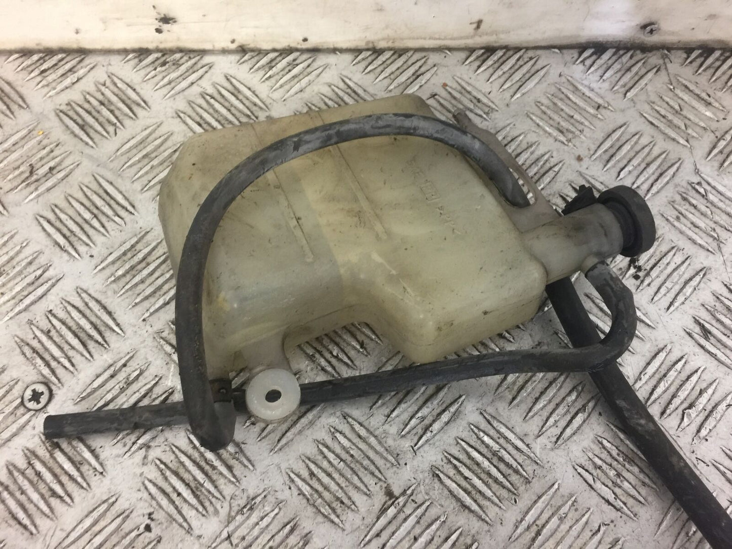 SUZUKI 650 BURGMAN COOLANT BOTTLE  YEAR 2006-2012 (STOCK 471)