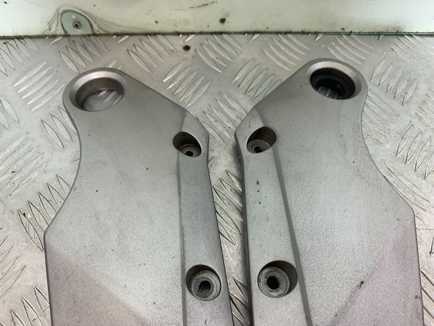KAWASAKI Z750 Z 750 LEFT AND RIGHT INFILL COVERS  YEAR 2004-2006  (CMB1104)