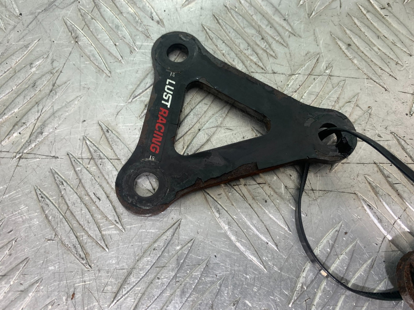 TRIUMPH 675 STREET TRIPLE R REAR SHOCK LINKAGE  YEAR 2013 - 2016 (CMB1221)