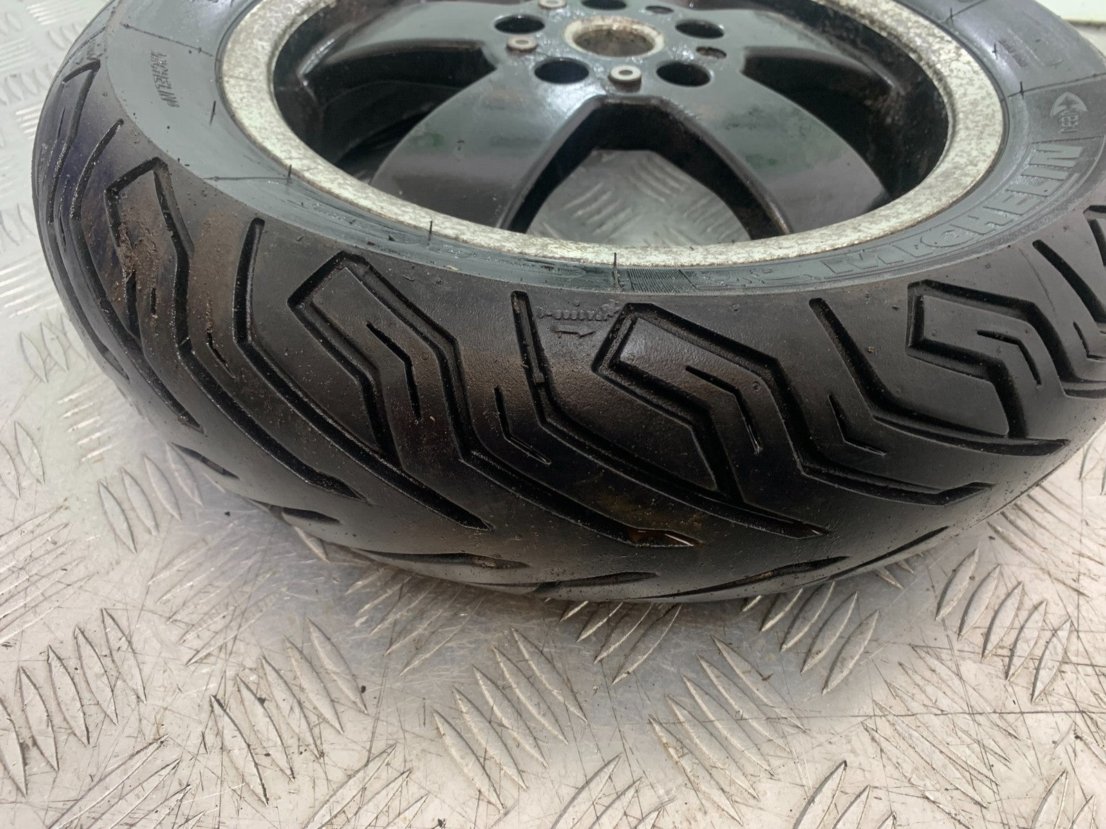PIAGGIO VESPA GTS 125 REAR WHEEL   YEAR 2009-2014  (CMB1261)