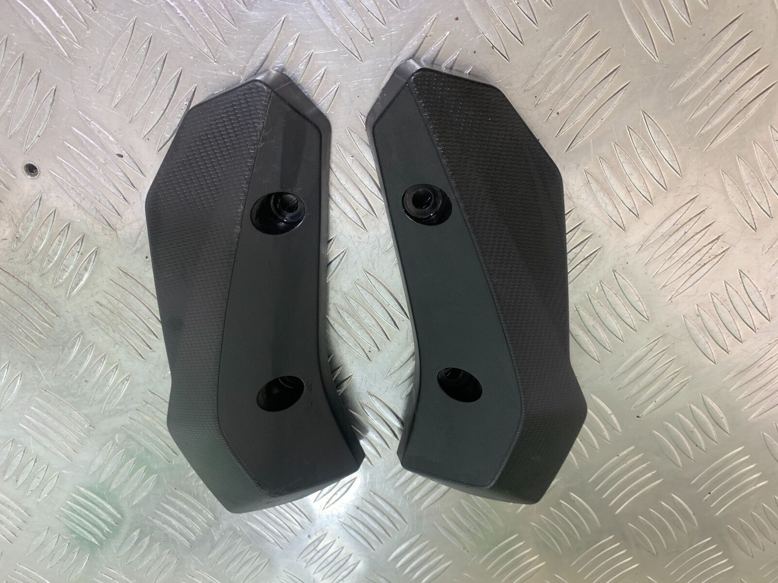 YAMAHA MT07 MT-07 LEFT AND RIGHT INFILL PANELS  YEAR 2014 (STOCK 995)