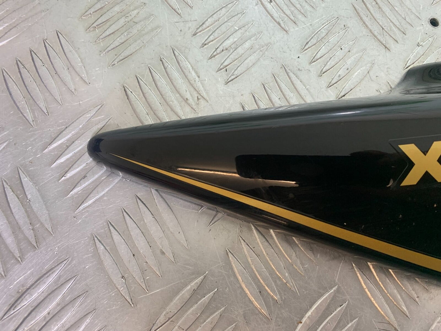 YAMAHA XSR900 XSR 900 RIGHT SIDE PANEL  YEAR 2021-2022 (CMB1073)