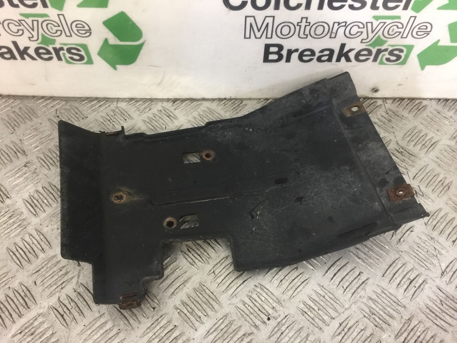 SUZUKI GSXR750 M N INNER MUDGUARD  1991 1992 (STOCK 321)