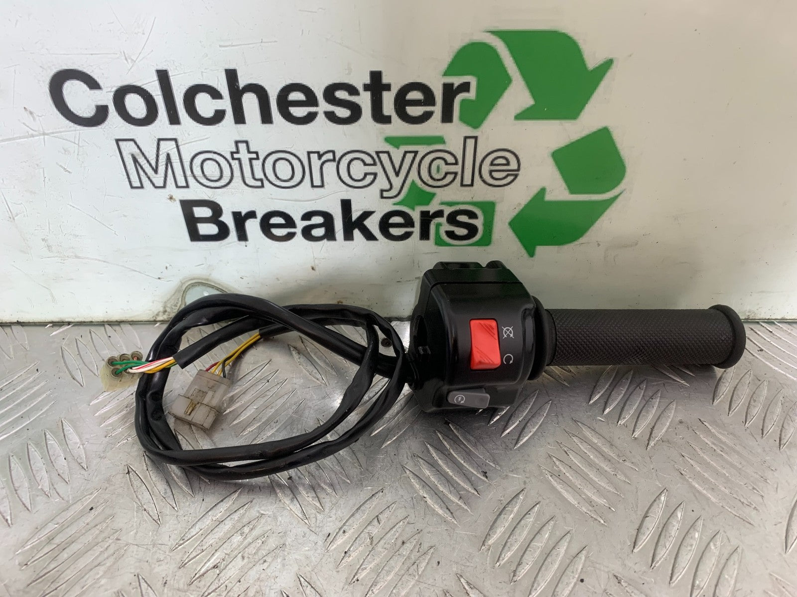 KTM 690 DUKE R LC4 RIGHT SWITCH GEAR YEAR 2012-2015  (CMB1180)