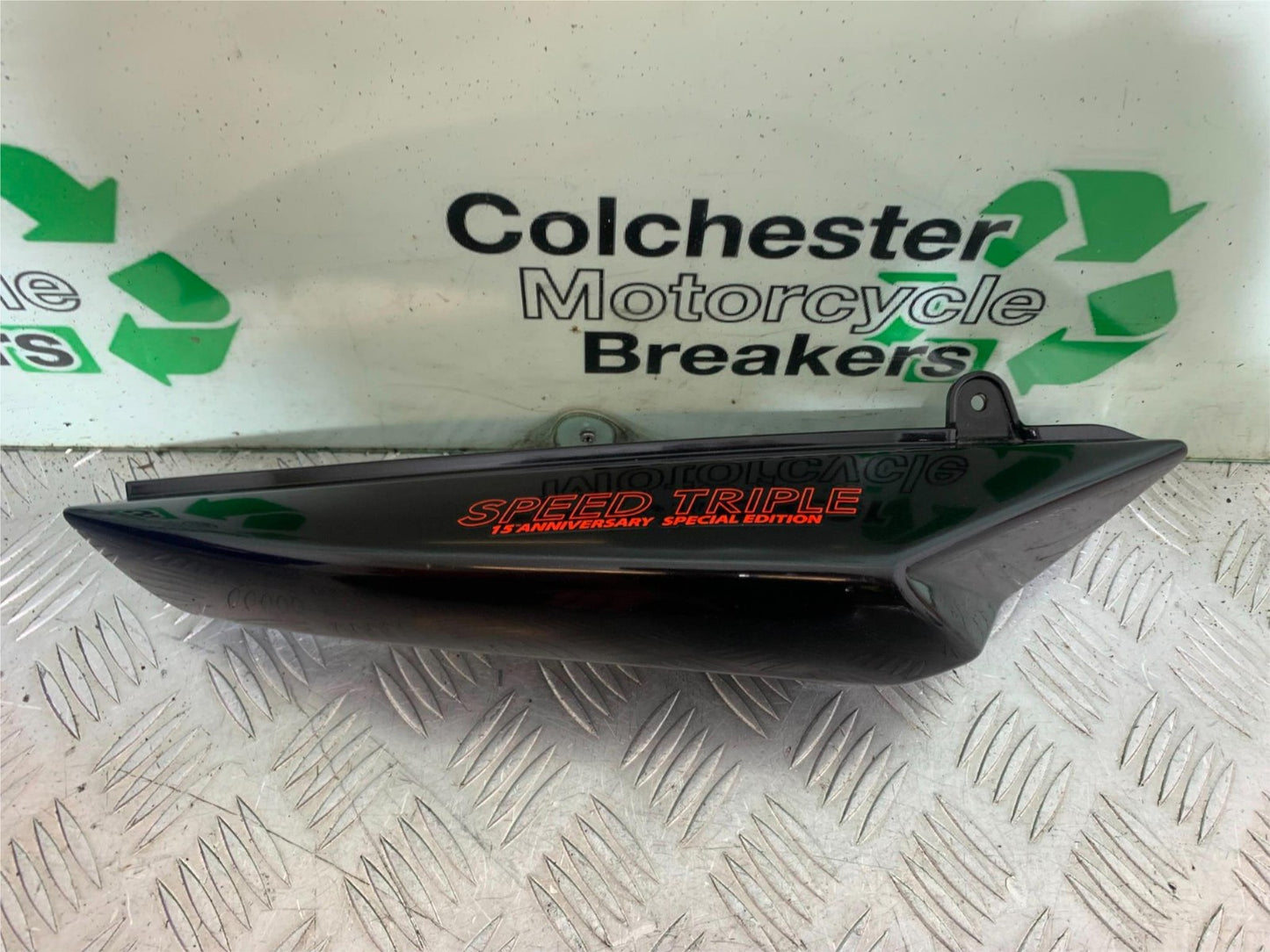 TRIUMPH SPEED TRIPLE R 1050 RIGHT SEAT PANEL  2009 (CMB1183)