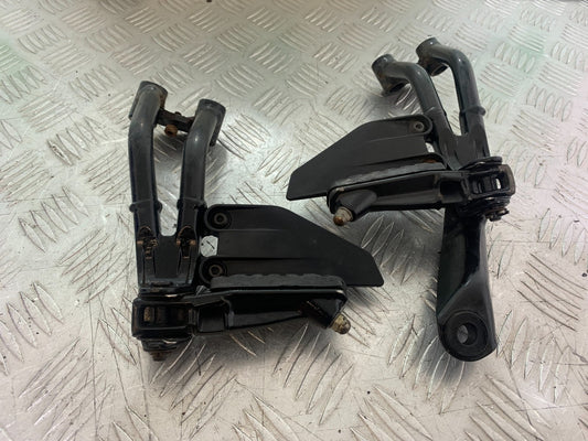 KTM DUKE 125 REAR HANGER AND PEGS   YEAR 2017-2022 (CMB1222)