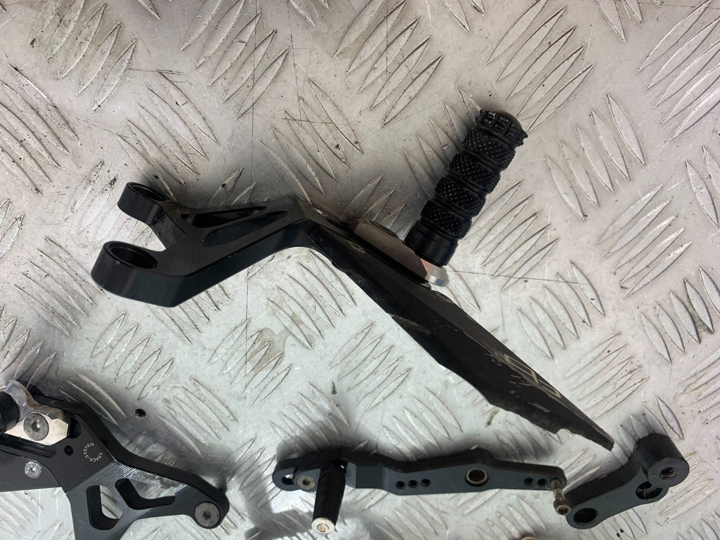 MV AGUSTA 800 F3 LEFT AND RIGHT FRONT HANGERS   YEAR 2013-2016 (CMB1152)