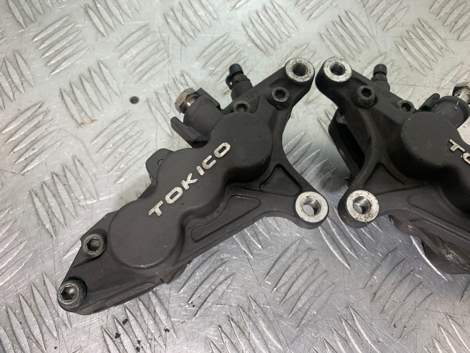 KAWASAKI ZX9R ZX9 R FRONT BRAKE CALIPERS  YEAR 1998-1999 (CMB1329)