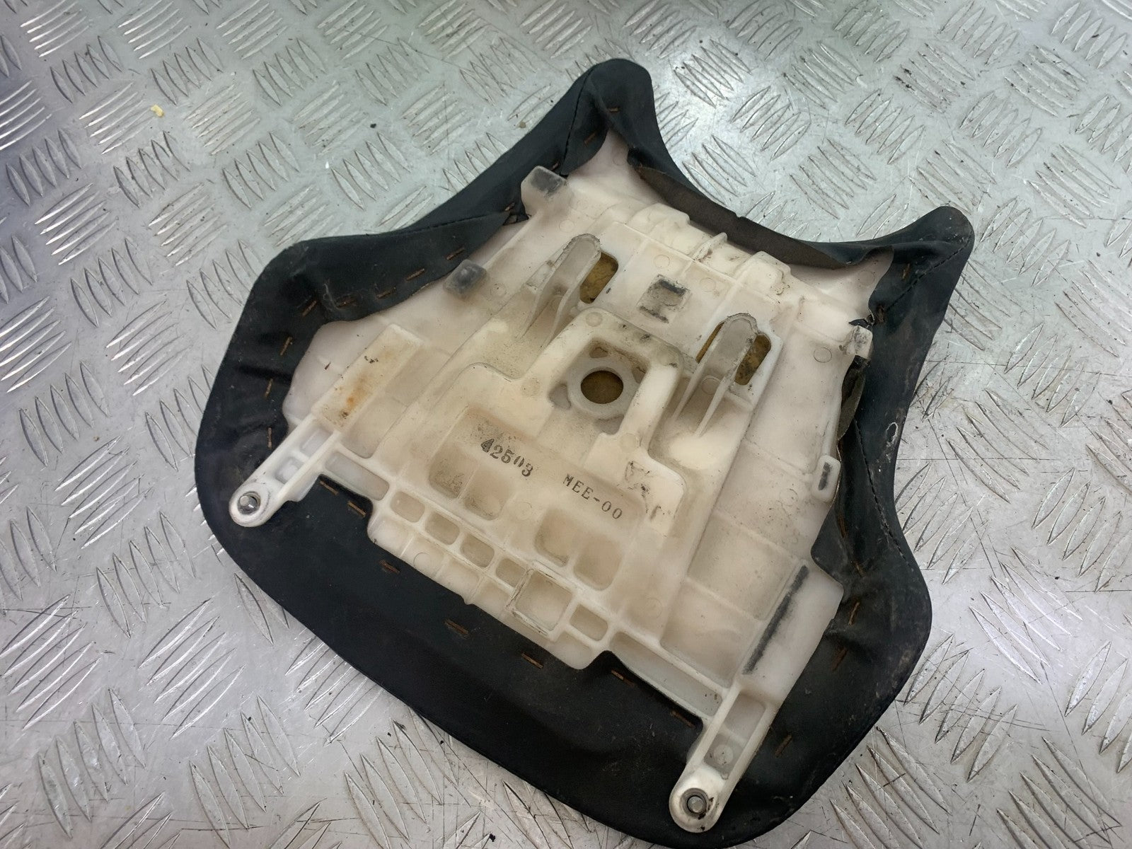 HONDA CBR600 CBR 600 RR FRONT SEAT   YEAR 2003-2004 CMB1173)