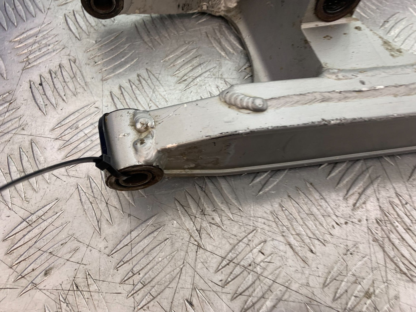 KAWASAKI KLR250 KLR 250 SWINGARM YEAR 1984-2001 (CMB1225)
