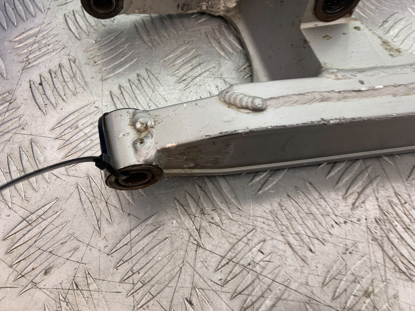 KAWASAKI KLR250 KLR 250 SWINGARM YEAR 1984-2001 (CMB1225)