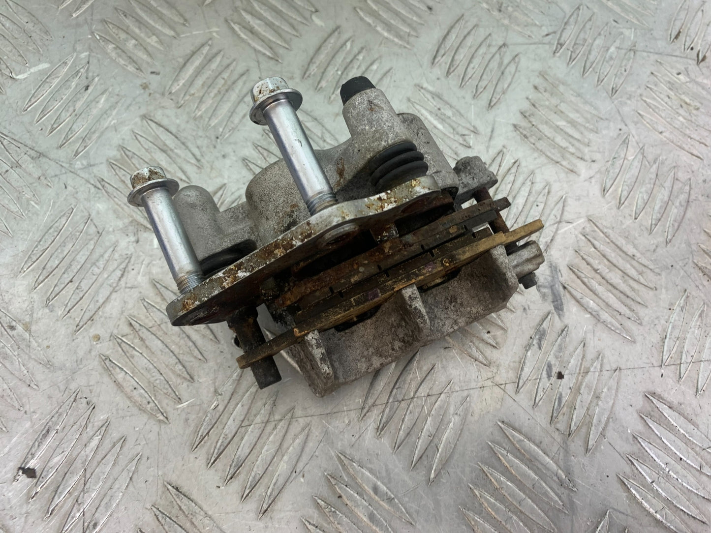 KAWASAKI VN1500 CLASSIC FRONT BRAKE CALIPER   YEAR 1999 -2006 (CMB1166)