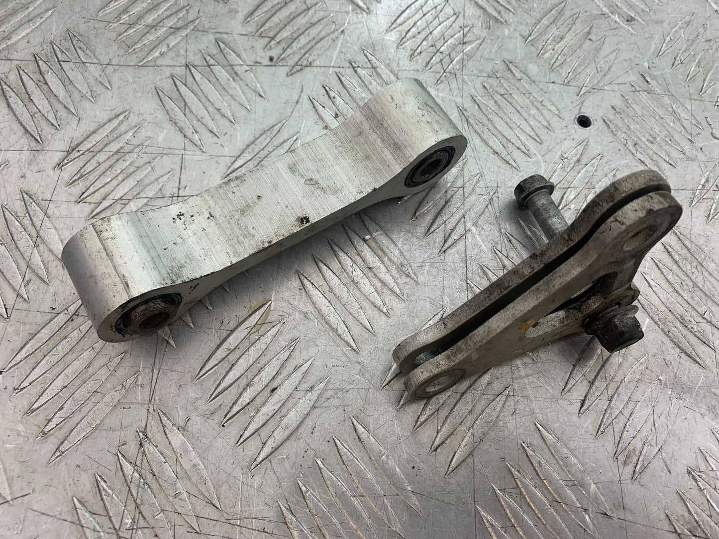 APRILIA RSV1000 R FACTORY MILLE REAR SHOCK LINKAGE  2004-09 (CMB1203)