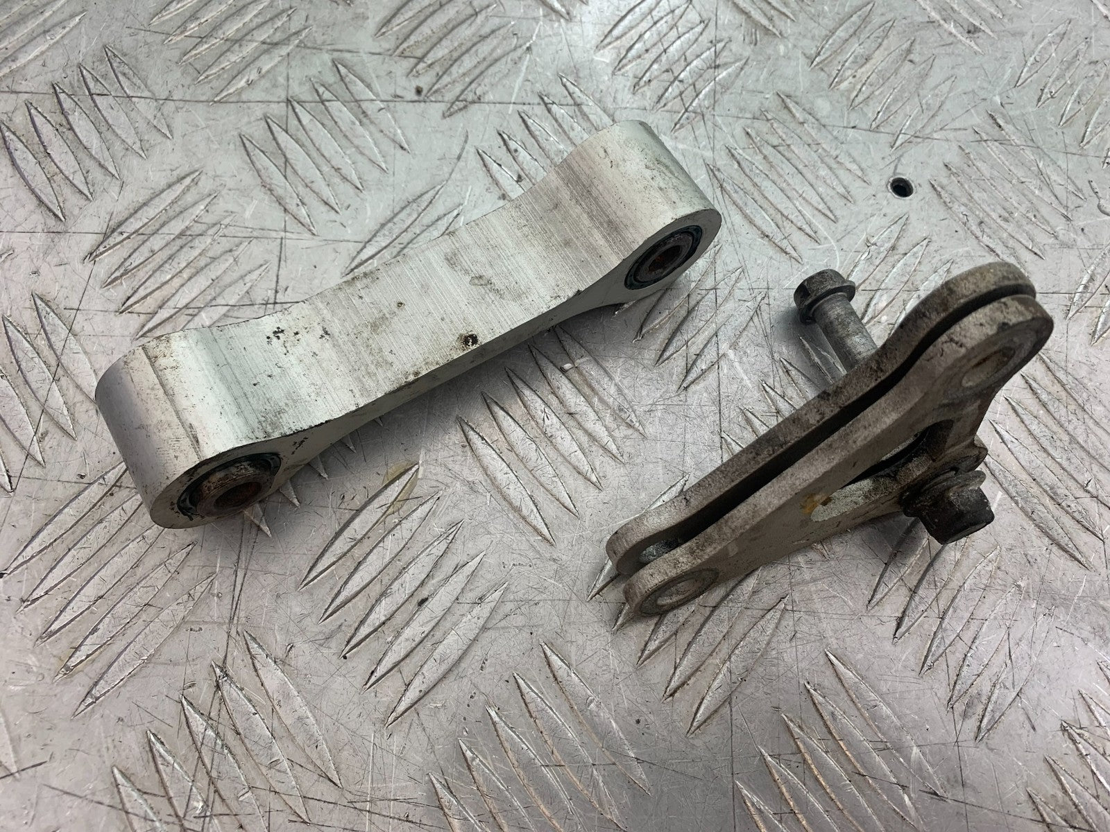 APRILIA RSV1000 R FACTORY MILLE REAR SHOCK LINKAGE  2004-09 (CMB1203)